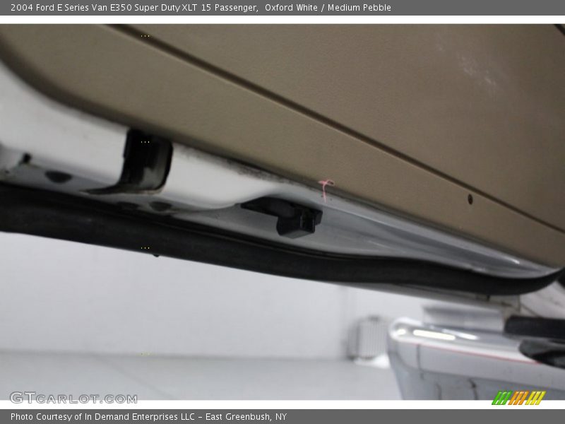 Oxford White / Medium Pebble 2004 Ford E Series Van E350 Super Duty XLT 15 Passenger
