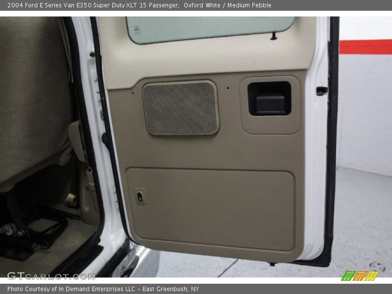 Oxford White / Medium Pebble 2004 Ford E Series Van E350 Super Duty XLT 15 Passenger