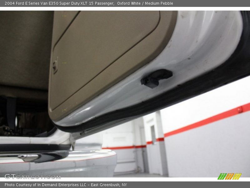 Oxford White / Medium Pebble 2004 Ford E Series Van E350 Super Duty XLT 15 Passenger