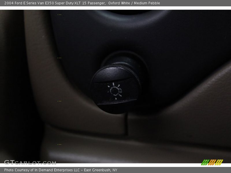 Oxford White / Medium Pebble 2004 Ford E Series Van E350 Super Duty XLT 15 Passenger