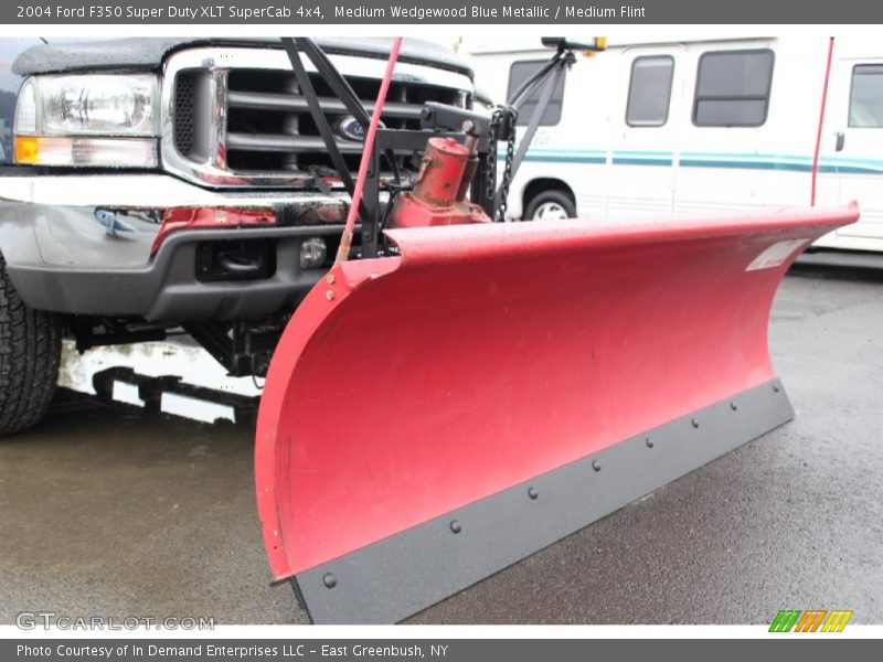 Snow Plow - 2004 Ford F350 Super Duty XLT SuperCab 4x4