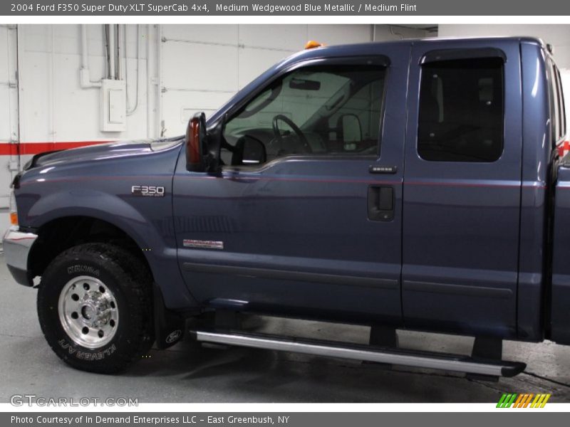 Medium Wedgewood Blue Metallic / Medium Flint 2004 Ford F350 Super Duty XLT SuperCab 4x4