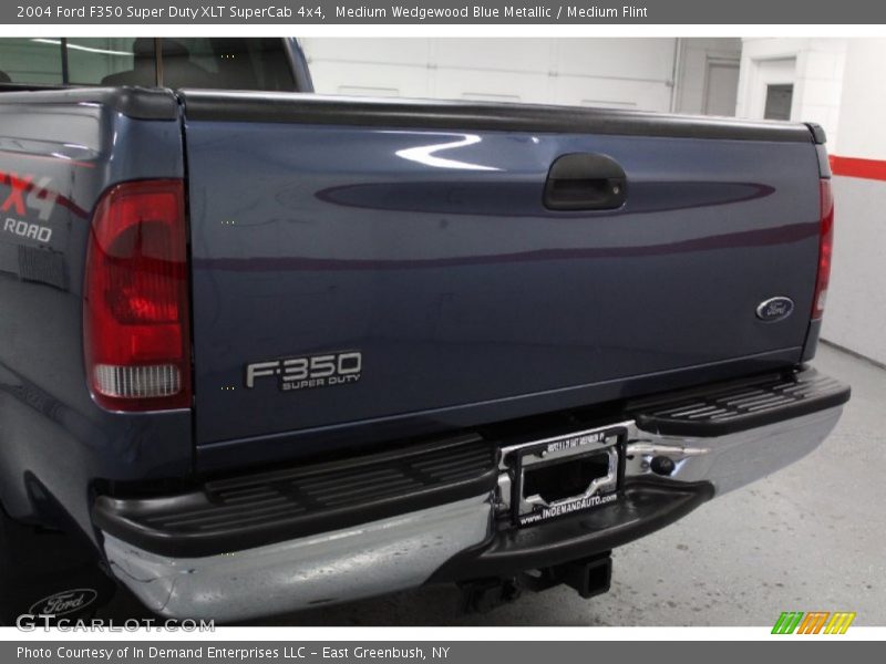 Medium Wedgewood Blue Metallic / Medium Flint 2004 Ford F350 Super Duty XLT SuperCab 4x4