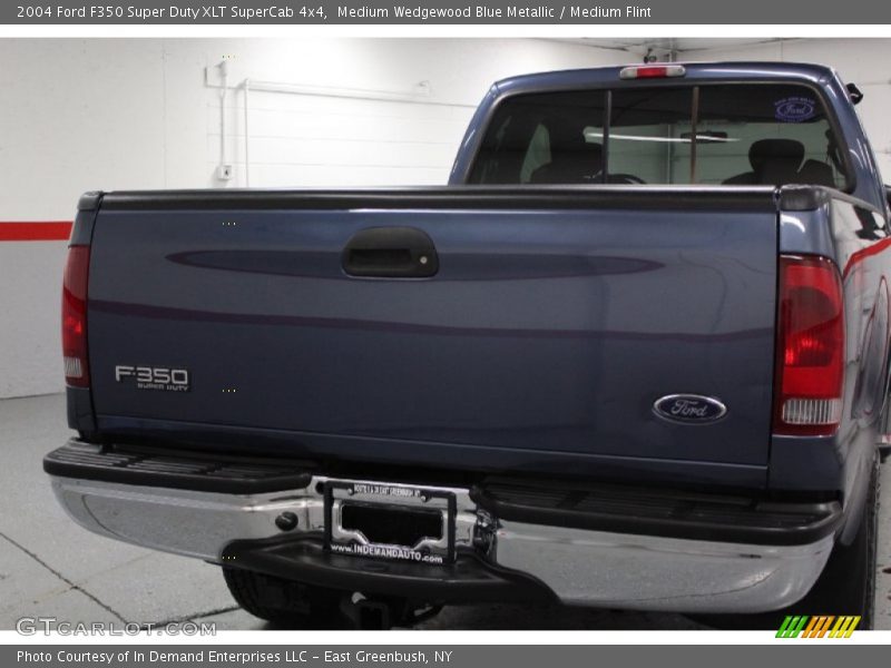 Medium Wedgewood Blue Metallic / Medium Flint 2004 Ford F350 Super Duty XLT SuperCab 4x4