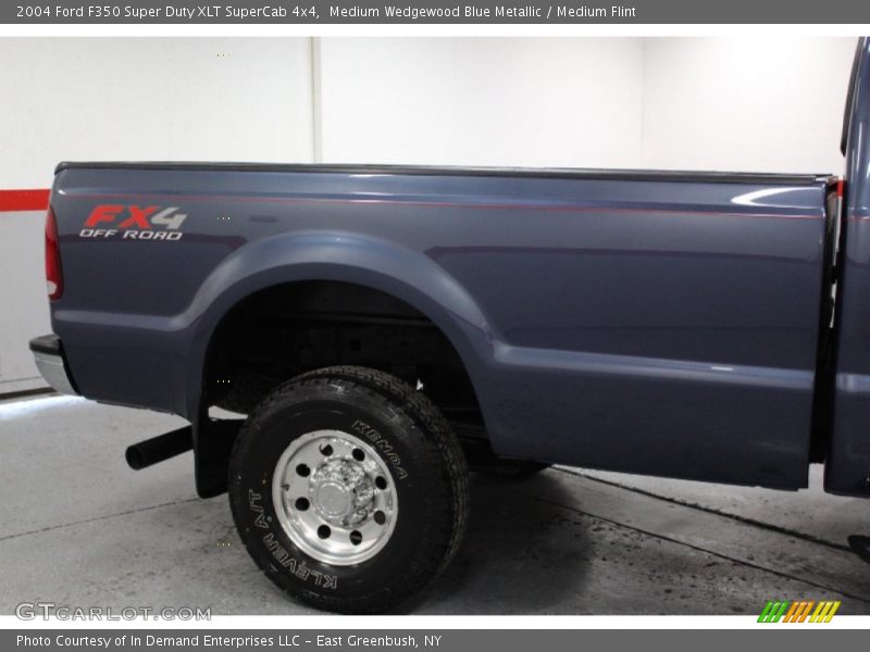 Medium Wedgewood Blue Metallic / Medium Flint 2004 Ford F350 Super Duty XLT SuperCab 4x4