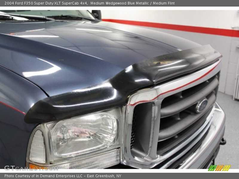 Medium Wedgewood Blue Metallic / Medium Flint 2004 Ford F350 Super Duty XLT SuperCab 4x4