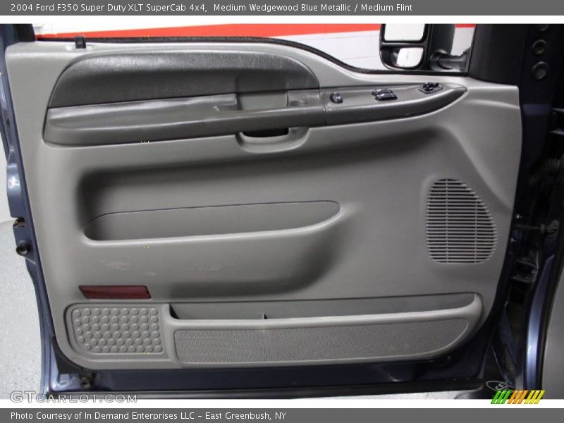 Door Panel of 2004 F350 Super Duty XLT SuperCab 4x4