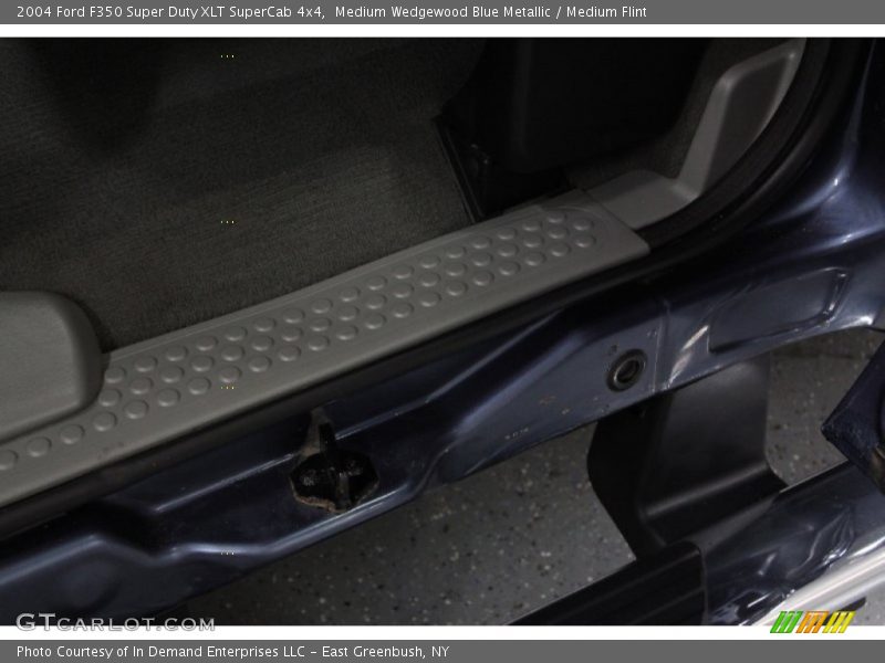 Medium Wedgewood Blue Metallic / Medium Flint 2004 Ford F350 Super Duty XLT SuperCab 4x4