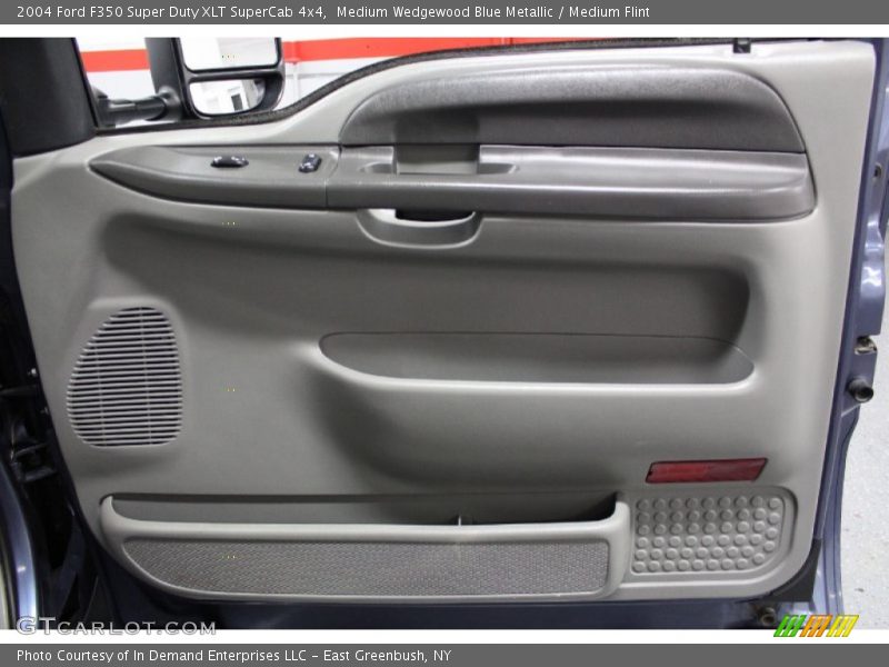 Door Panel of 2004 F350 Super Duty XLT SuperCab 4x4