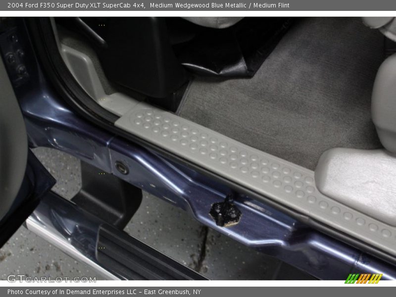 Medium Wedgewood Blue Metallic / Medium Flint 2004 Ford F350 Super Duty XLT SuperCab 4x4