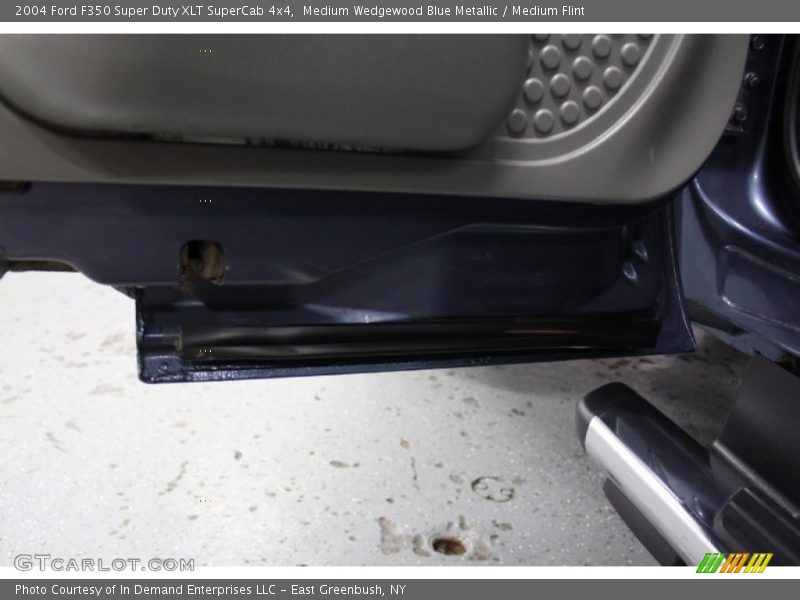 Medium Wedgewood Blue Metallic / Medium Flint 2004 Ford F350 Super Duty XLT SuperCab 4x4