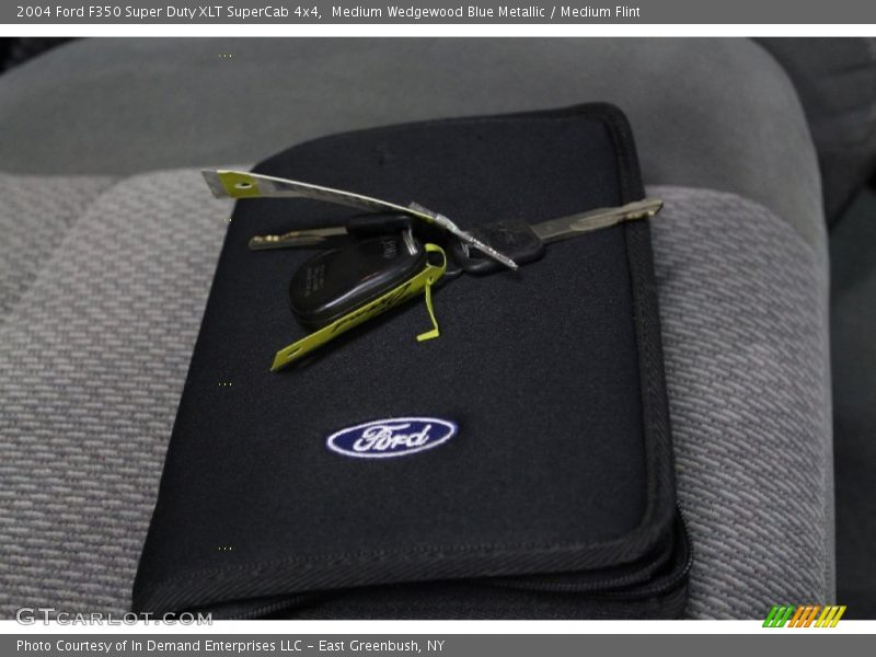 Medium Wedgewood Blue Metallic / Medium Flint 2004 Ford F350 Super Duty XLT SuperCab 4x4