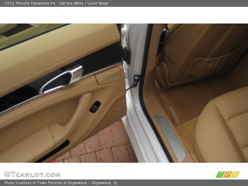 Carrara White / Luxor Beige 2011 Porsche Panamera V6