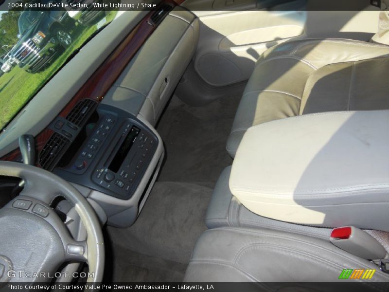 White Lightning / Shale 2004 Cadillac DeVille Sedan