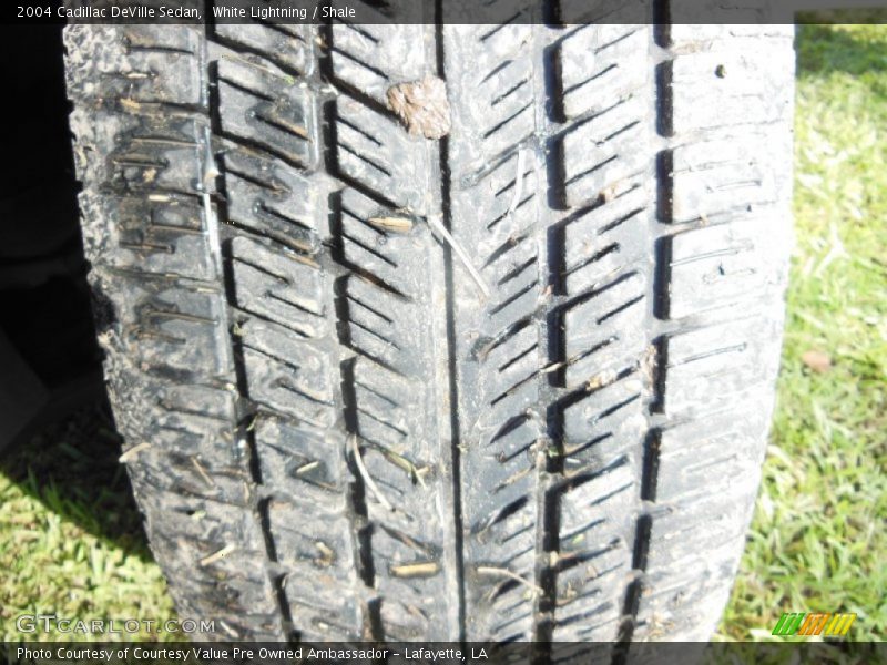 White Lightning / Shale 2004 Cadillac DeVille Sedan