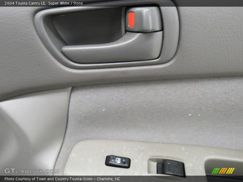 Super White / Stone 2004 Toyota Camry LE