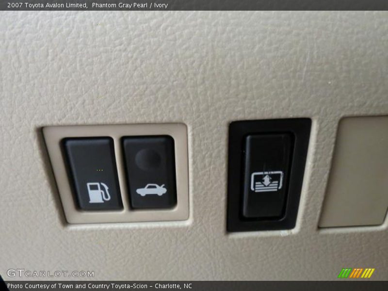 Phantom Gray Pearl / Ivory 2007 Toyota Avalon Limited