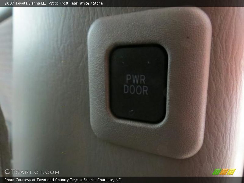 Arctic Frost Pearl White / Stone 2007 Toyota Sienna LE