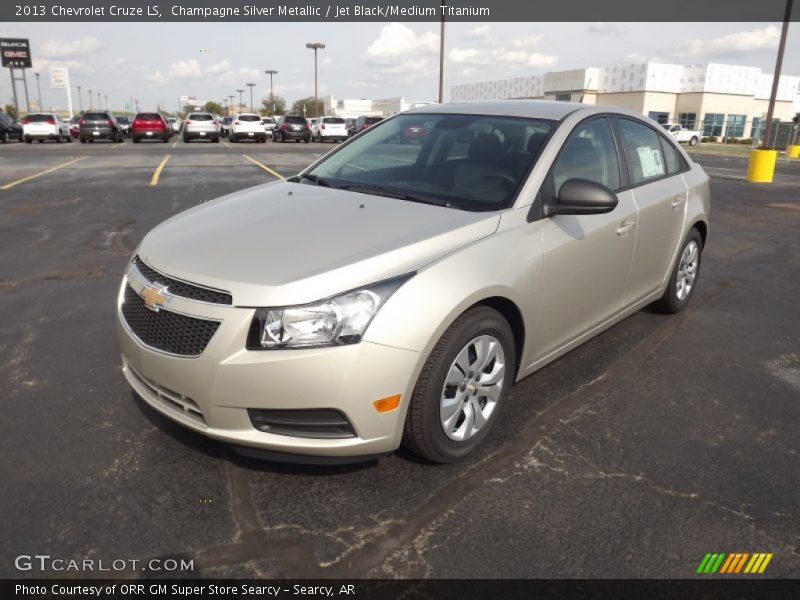 Front 3/4 View of 2013 Cruze LS