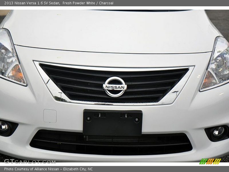 Fresh Powder White / Charcoal 2013 Nissan Versa 1.6 SV Sedan