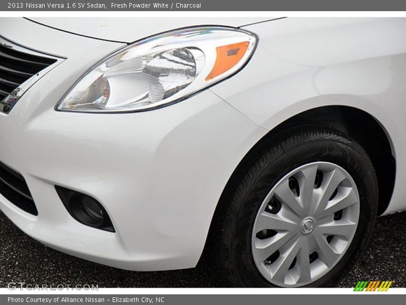 Fresh Powder White / Charcoal 2013 Nissan Versa 1.6 SV Sedan