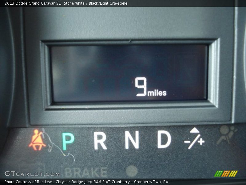 Stone White / Black/Light Graystone 2013 Dodge Grand Caravan SE