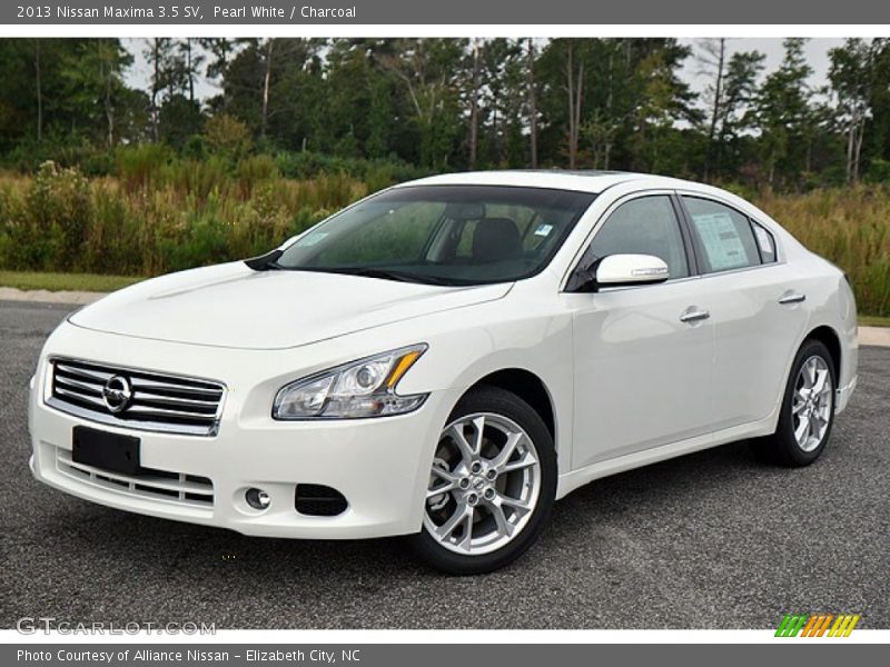 Front 3/4 View of 2013 Maxima 3.5 SV