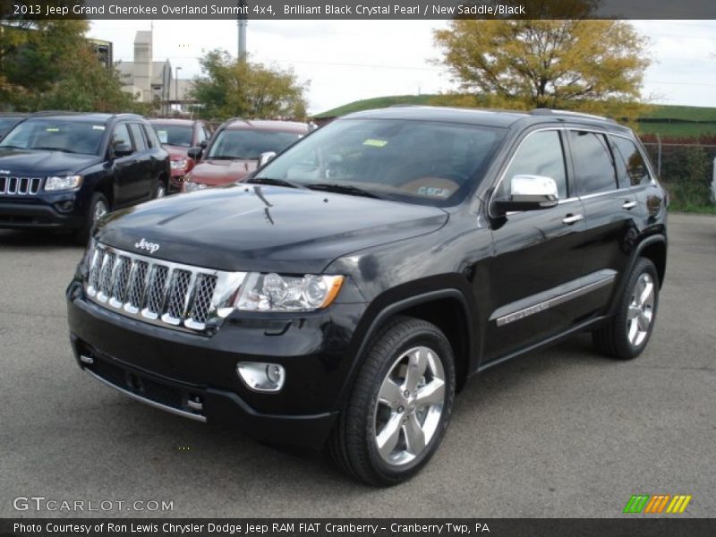 Front 3/4 View of 2013 Grand Cherokee Overland Summit 4x4