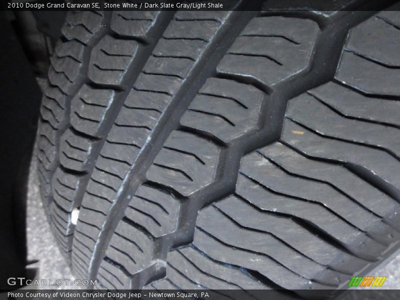 Stone White / Dark Slate Gray/Light Shale 2010 Dodge Grand Caravan SE