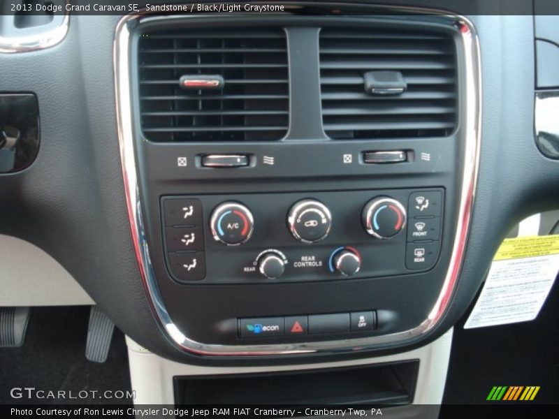 Sandstone / Black/Light Graystone 2013 Dodge Grand Caravan SE