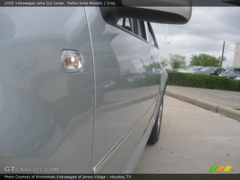 Reflex Silver Metallic / Grey 2005 Volkswagen Jetta GLS Sedan