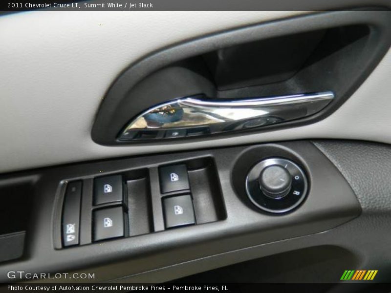 Summit White / Jet Black 2011 Chevrolet Cruze LT