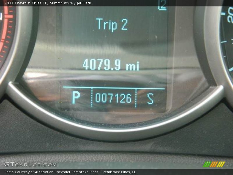 Summit White / Jet Black 2011 Chevrolet Cruze LT