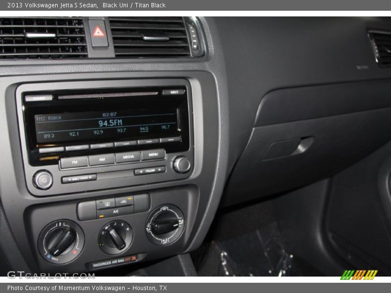 Black Uni / Titan Black 2013 Volkswagen Jetta S Sedan