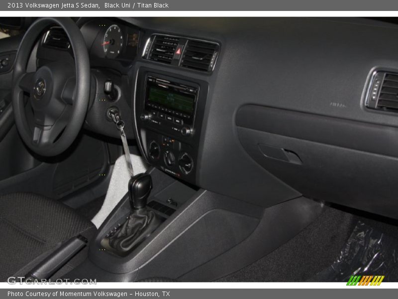 Black Uni / Titan Black 2013 Volkswagen Jetta S Sedan