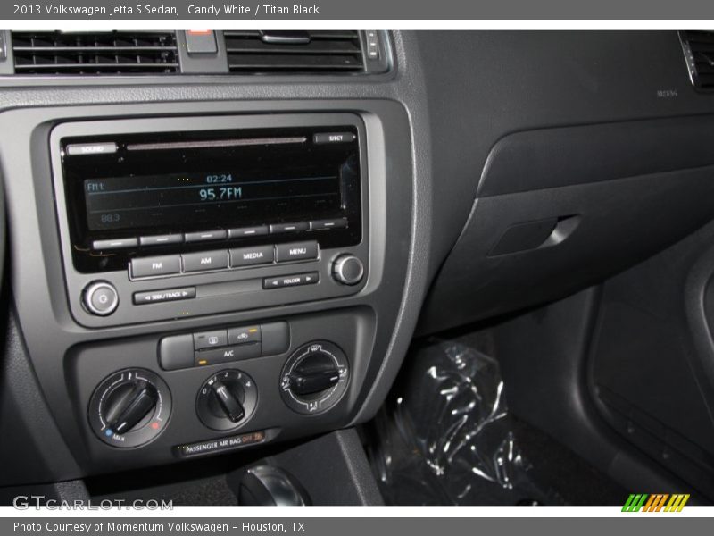 Candy White / Titan Black 2013 Volkswagen Jetta S Sedan