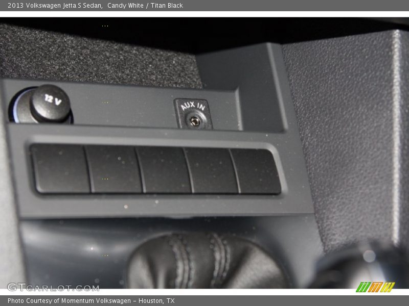 Candy White / Titan Black 2013 Volkswagen Jetta S Sedan