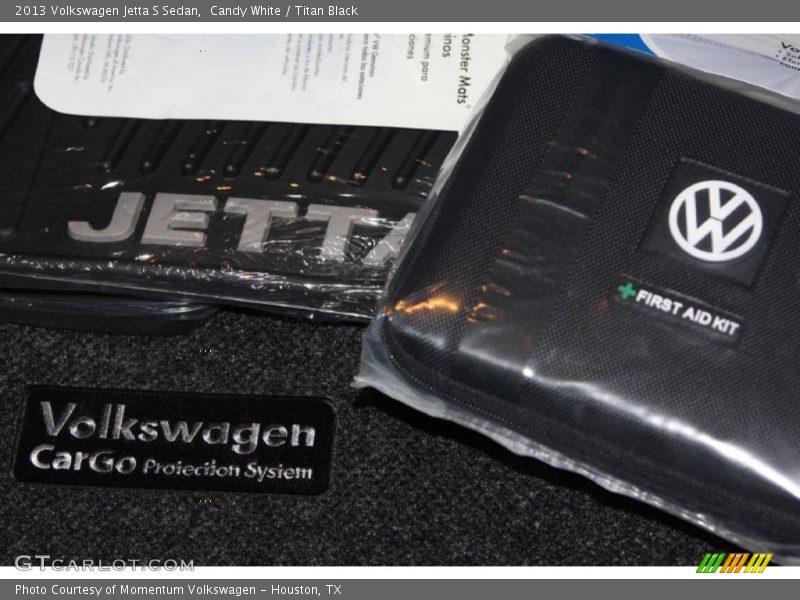 Candy White / Titan Black 2013 Volkswagen Jetta S Sedan