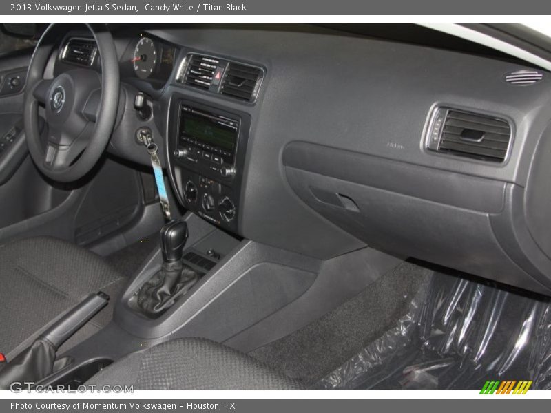 Candy White / Titan Black 2013 Volkswagen Jetta S Sedan