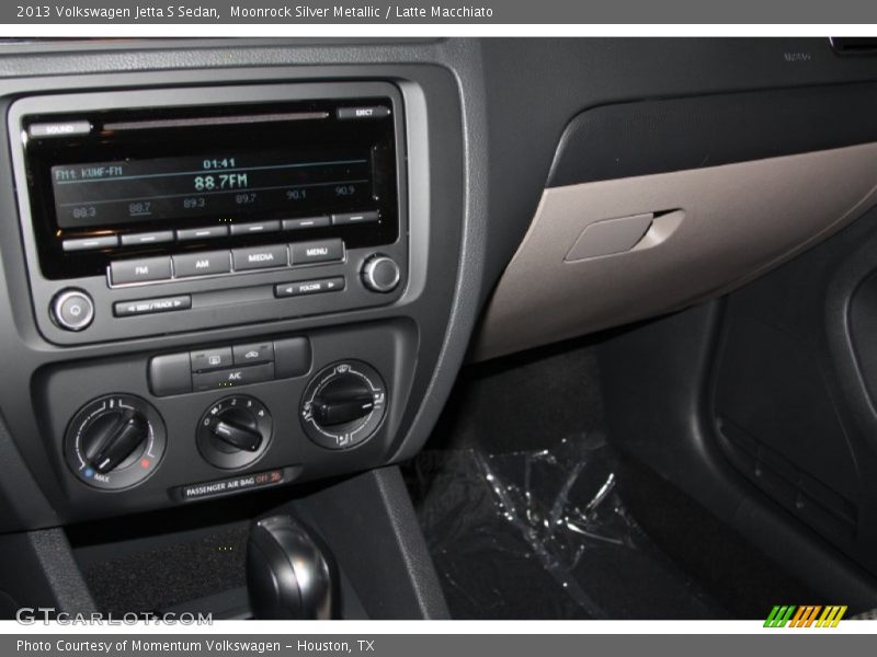 Moonrock Silver Metallic / Latte Macchiato 2013 Volkswagen Jetta S Sedan