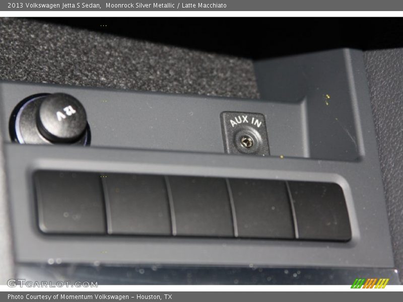 Moonrock Silver Metallic / Latte Macchiato 2013 Volkswagen Jetta S Sedan
