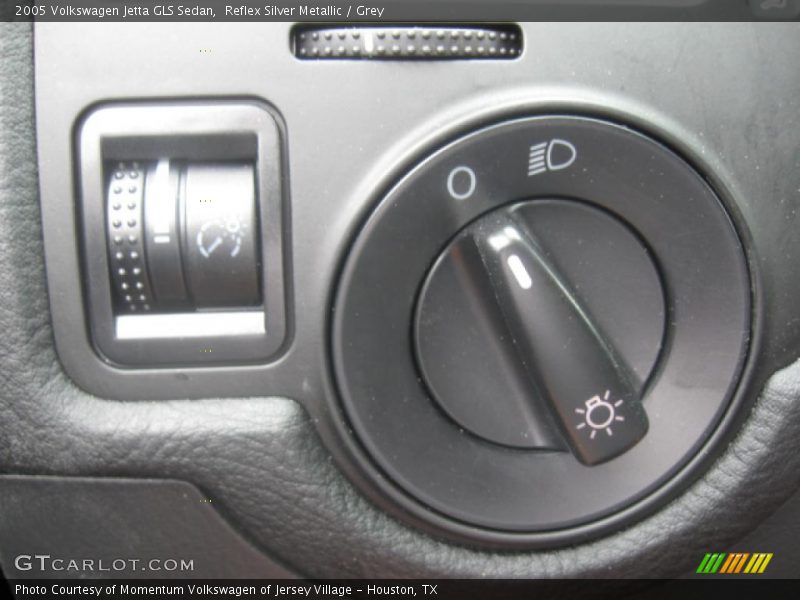Reflex Silver Metallic / Grey 2005 Volkswagen Jetta GLS Sedan