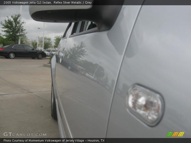 Reflex Silver Metallic / Grey 2005 Volkswagen Jetta GLS Sedan