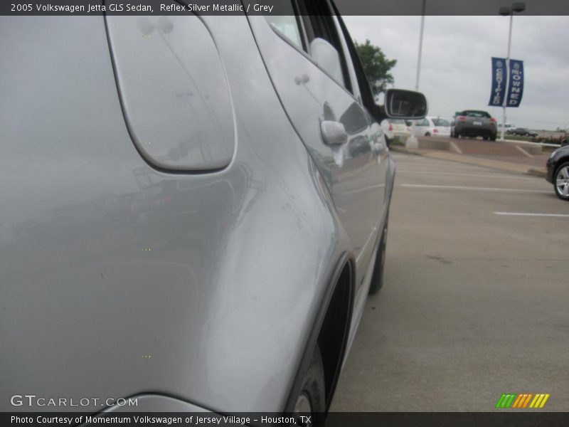 Reflex Silver Metallic / Grey 2005 Volkswagen Jetta GLS Sedan