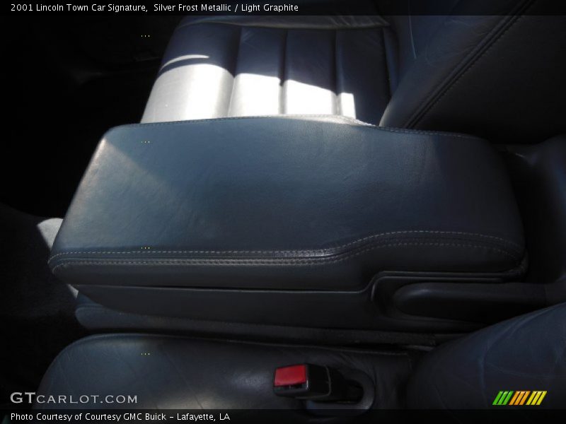 Silver Frost Metallic / Light Graphite 2001 Lincoln Town Car Signature