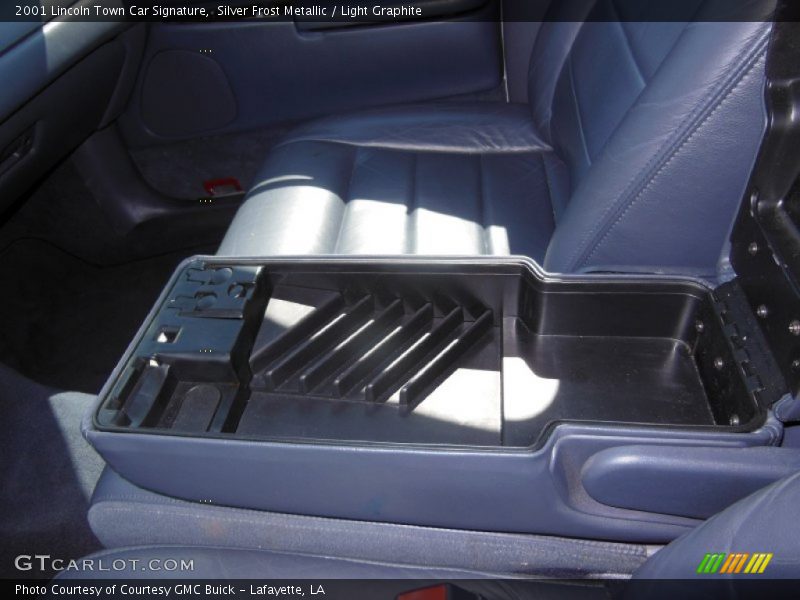 Silver Frost Metallic / Light Graphite 2001 Lincoln Town Car Signature