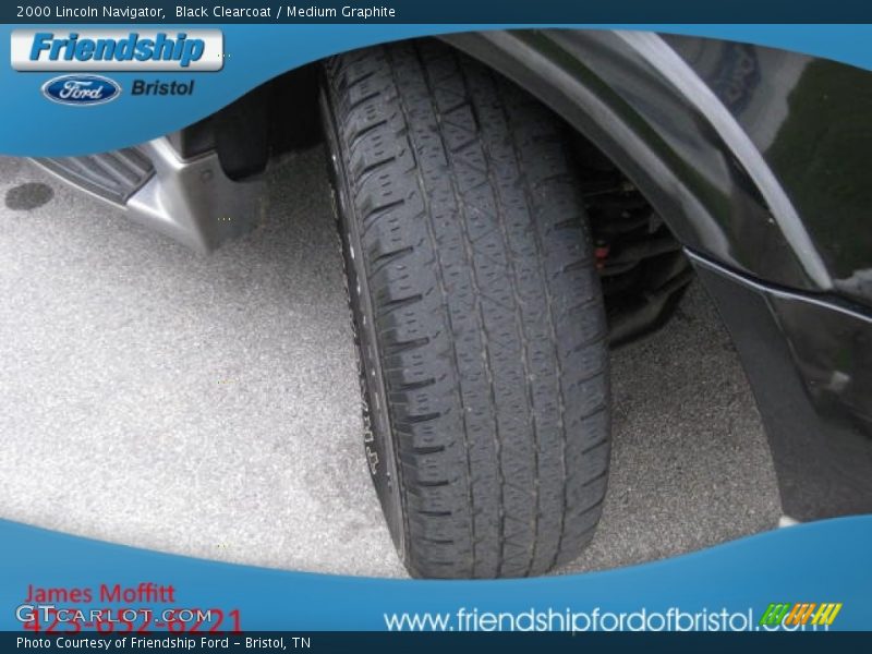 Black Clearcoat / Medium Graphite 2000 Lincoln Navigator