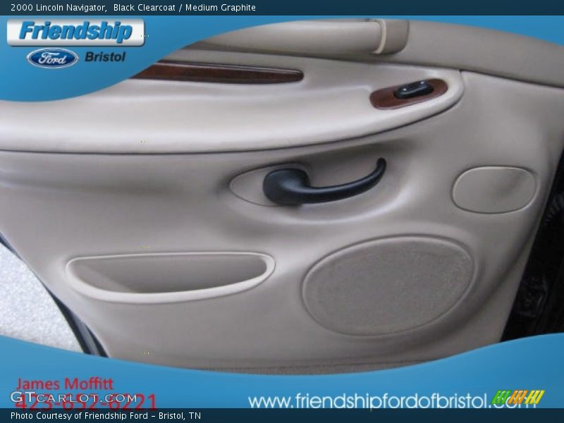 Black Clearcoat / Medium Graphite 2000 Lincoln Navigator