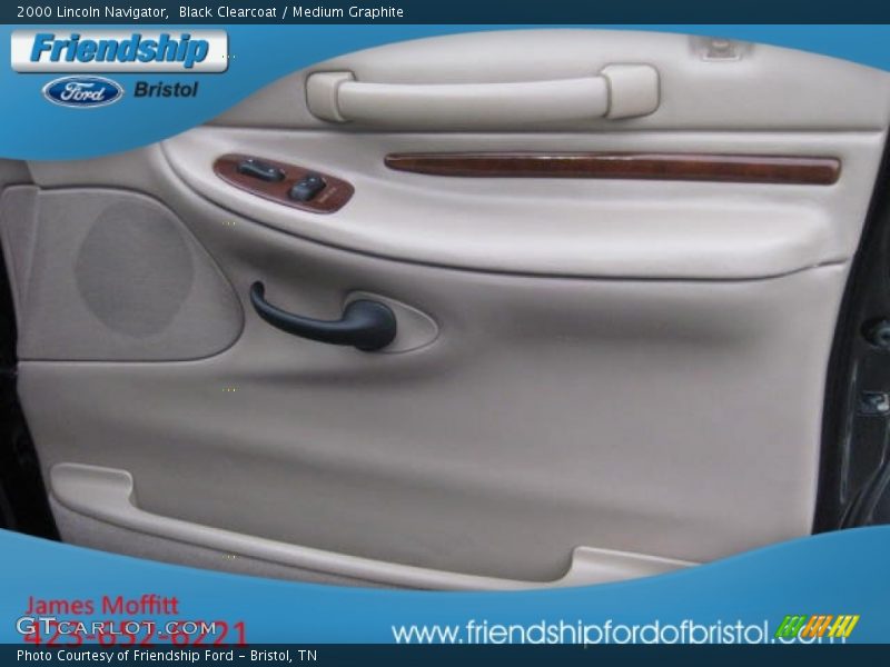 Black Clearcoat / Medium Graphite 2000 Lincoln Navigator