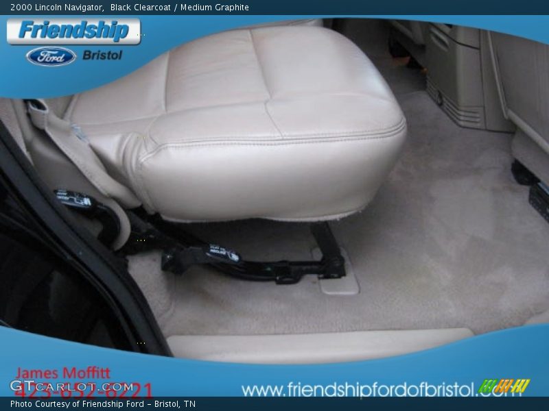 Black Clearcoat / Medium Graphite 2000 Lincoln Navigator